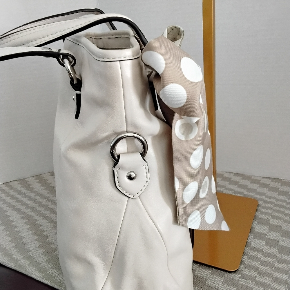 Coach Daisy Mia Cream Leather F-239014 EUC - Picture 3 of 9